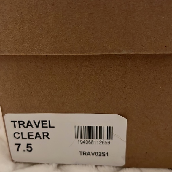 NWOT Brand new! Steve Madden Travel Clear Sandals in Size 7.5. Still in Box - Picture 9 of 15